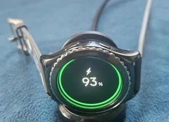 Samsung Gear S2: stilius, sveikata ir naujienos – vienoje rankoje.||Pilnas Gear S2 komplektas: matuok, sportuok ir būk informuotas!