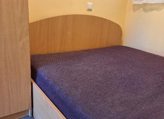 Dvigulė sofa-lova 145cm – jauki ir pigi