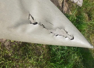 Išbandykite vandens nuotykius su patikima baidare!||Baidarės ir kanojos – viskas vandens pramogoms!||Sutvarkytos baidarės – 285 EUR su irklais ir liemenėmis||Trivietė kanoja – tvirtas korpusas ir 460 EUR kaina